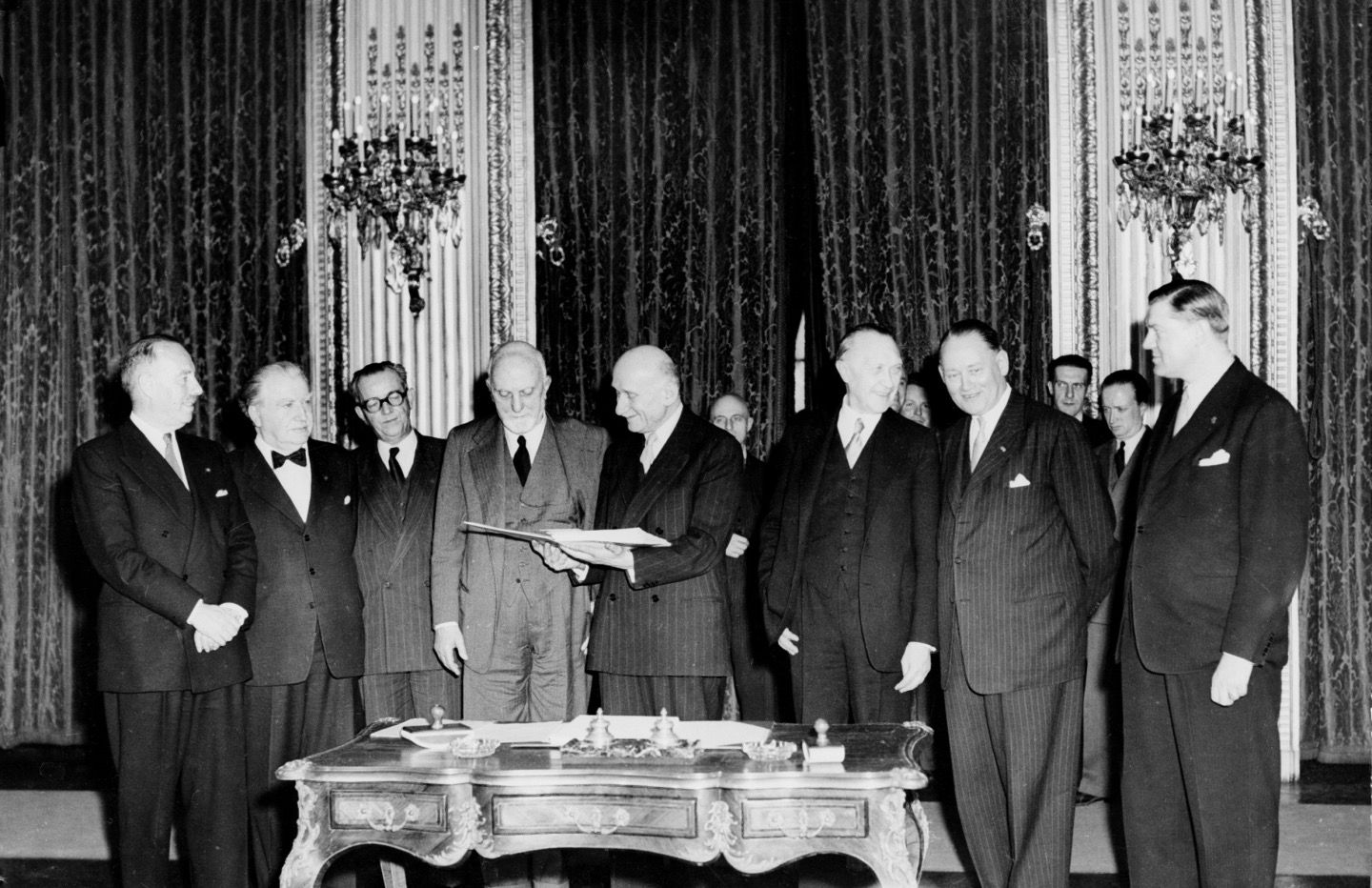 Подписан год. ЕОУС 1951. ЕОУС 1951 год подписание. Европейский Союз 1951. Договор ЕОУС.