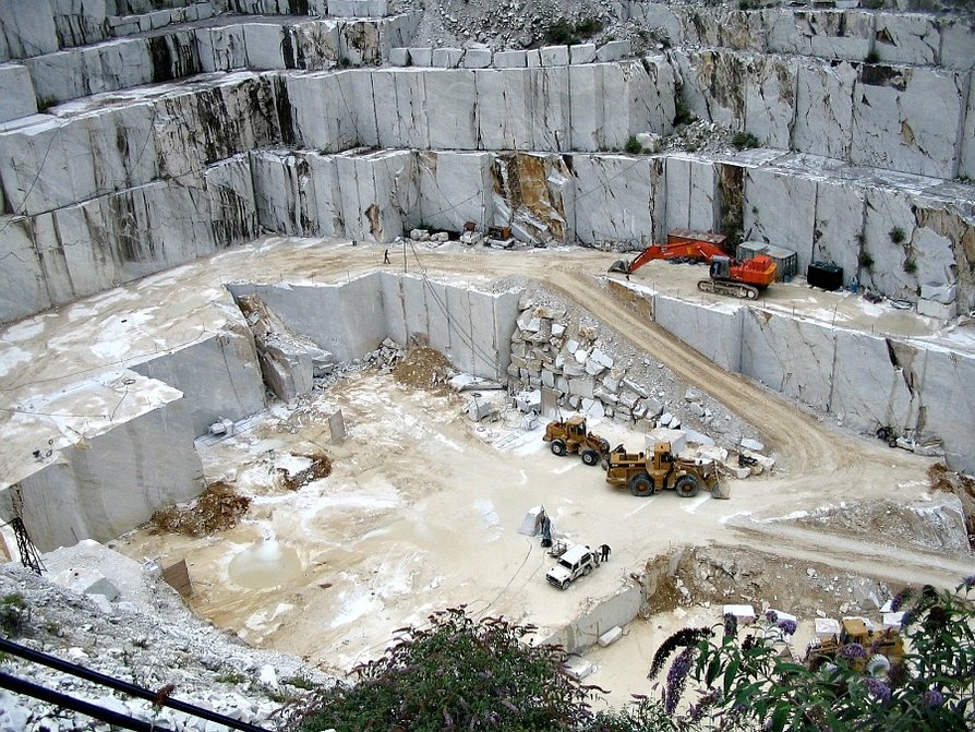 https://www.deliciousitaly.com/tuscany-itineraries/carrara-marble-quarries