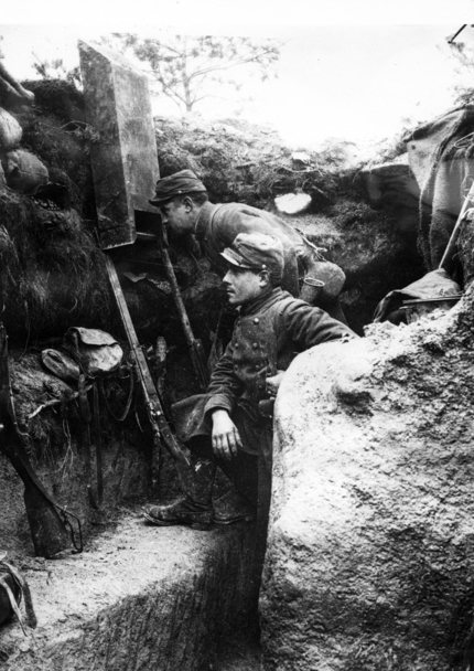 French Troopers Using Periscope In 1915 (bibliothèque Nationale De France)