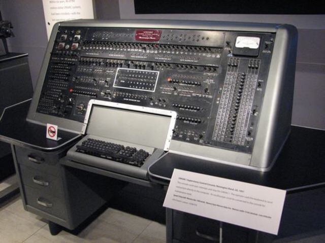 Univac Es El Acrónimo De Universal Automatic Computer Fue Diseñado En