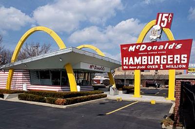 1952 Architect Stanley Clark Meston designed the memorable 'Golden Arches'.