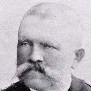 Hitlers father Alois dies in Jan 3 1903.