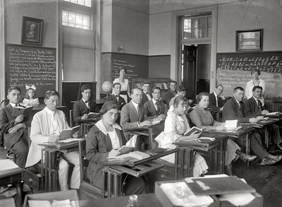 https://www.pinterest.com/originallucy/1920s-school-days/