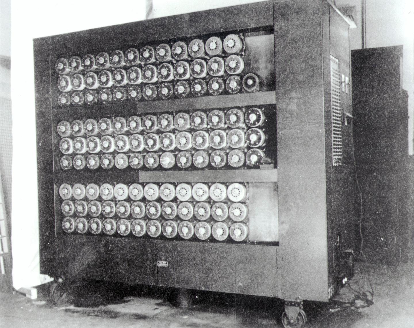 First Encryption Machine 1939 : The first ever computer engineered to combat the inscriptions ...
