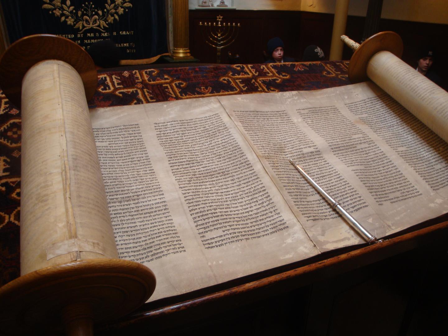 Http commons wikimedia wiki File Open Torah the Jewish Holy Book jpg