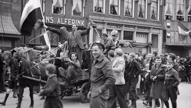 Canadians celebrating the end of the second world war