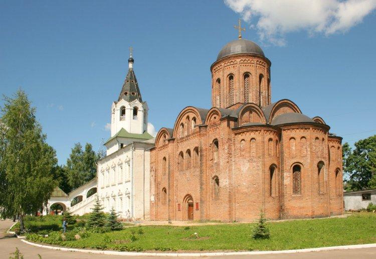 Церковь петра. Церковь Петра и Павла на Городянке. Храм Петра и Павла Смоленск. Церковь апостолов Петра и Павла Смоленск. Петропавловская Церковь на Городянке.