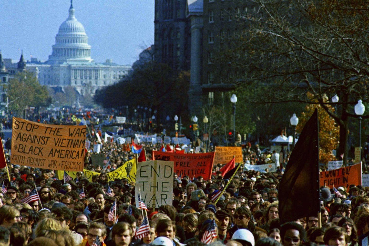 Octobre 1967: Manifestation a Washington DC pour la paix et contre la ...