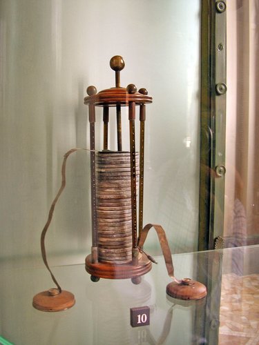 Wer Hat Die Batterie Erfunden 1- Die Erfindung von der Batterie ist Alessandro Volta