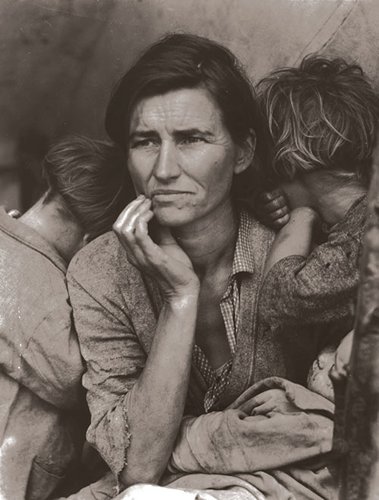 Women and her children homeless and struggling in the Great Depression.