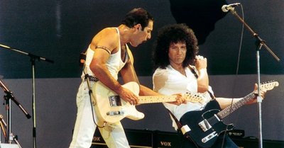 Queen preforming at Live Aid