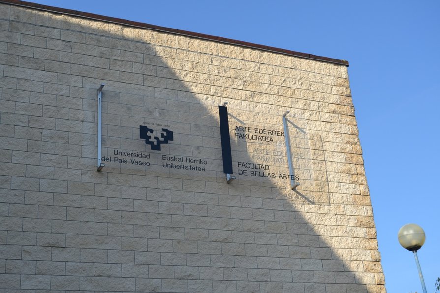 A partir de 2011, se previó la ampliación de la Facultad con el anexo y ...