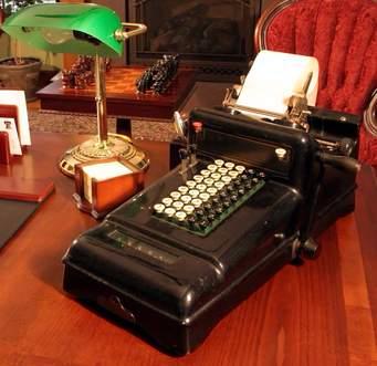 Adding Machine In1642 This is what the adding machine from 1642 looked like! You would type ...