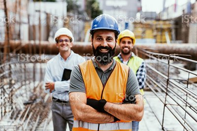 https://www.istockphoto.com/es/foto/ingenieros-en-el-sitio-de ...