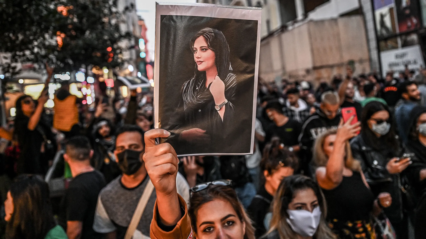 Иран 24 часов. Протесты в Иране Махса амини. Иранские журналистки. Протесты в Иране 2022 женщины.
