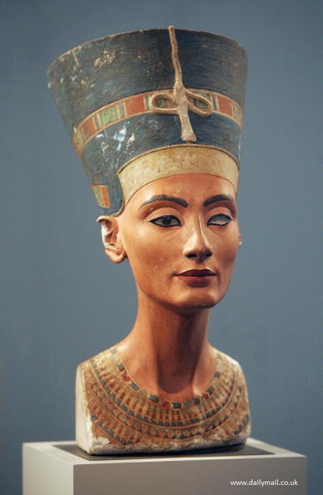 nefertiti-ruled-beside-her-husband-akhenaten-in-the-1300s-bce-helped