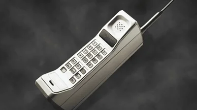 el primer teléfono móvil fue inventado en 1973 por Motorola. El 3 de ...