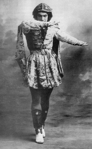 https://en.wikipedia.org/wiki/Vaslav_Nijinsky#/media/File:Nijinsky_Le ...