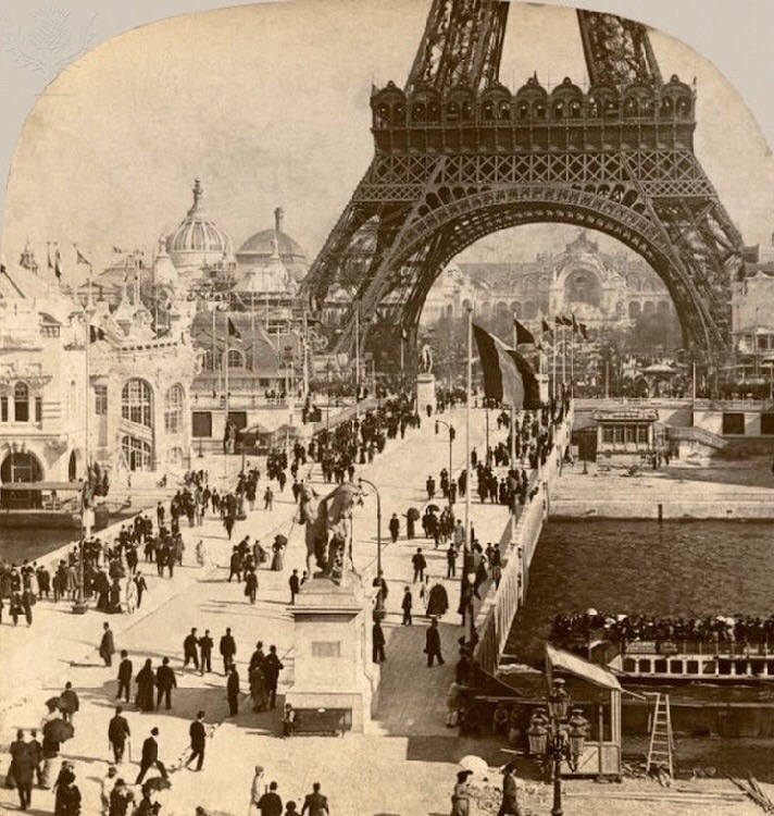 Exposition universelle à Paris (World Expo at Paris).