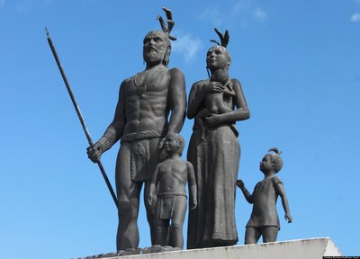 Estatua de Gonzalo Guerrero "Padre del Mestizaje" y su familia, Paseo de Montejo, Merida. 