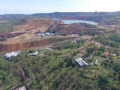 Mount Morgan mining operations closed. Surface plant auctioned.