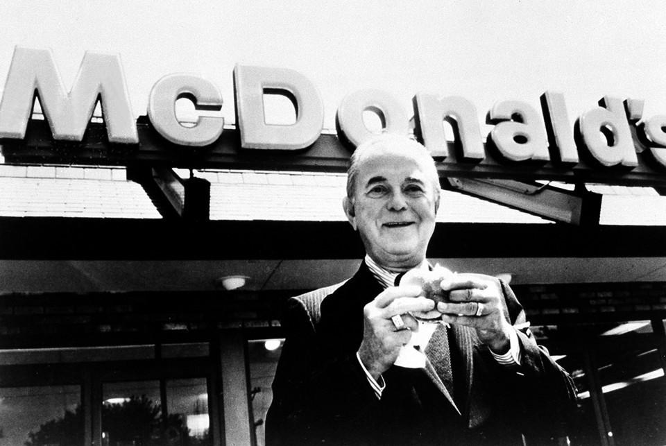 1952 Dick and Mac McDonald meet Ray Kroc, a struggling business man