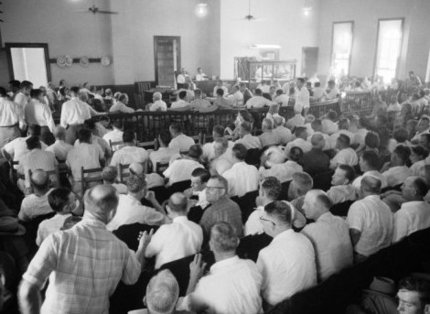 Courtroom crowd the day of the trial (Unknown source)