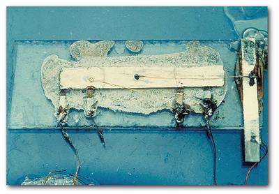 small electronic piece made of metal that can function as a amplifier ...