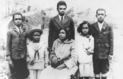 Jackie Robinson and Family Playing Scrabble News Photo - Getty