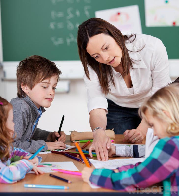 Ассистент учителя. Teacher and pupil. The teacher. Teach pupils.